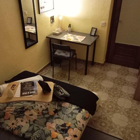 Gemuetliches Zimmer "Gold" Fuer 2 Personen Und Katzenliebhaber Valencia Eksteriør bilde